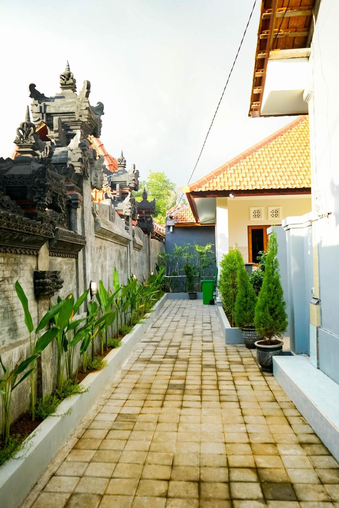 Adhi Homestay Nusa Dua  Esterno foto